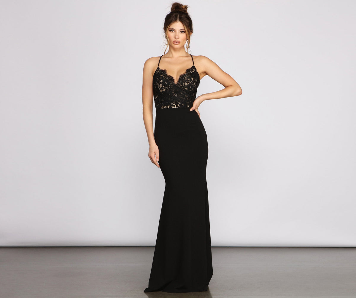 Mermaid Scallop-Edge Dress with Lace Details