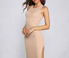 Slit-Detail Sleeveless Maxi Dress with a Round Neck