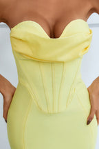 Sweetheart-Neck Bodycon Strapless Dress with Defined Seams