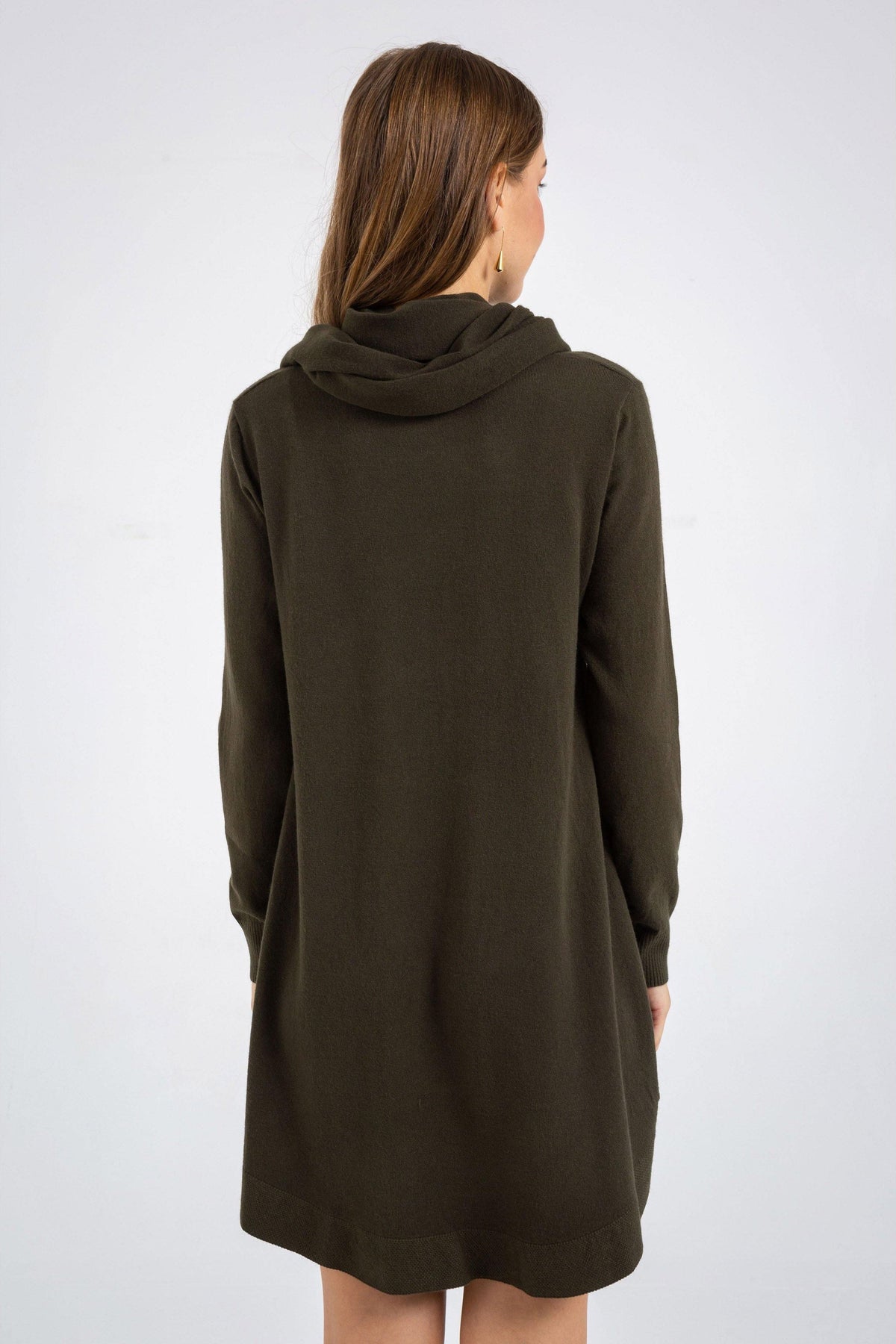 Knit Long-Sleeve Scarf with a Round Neck