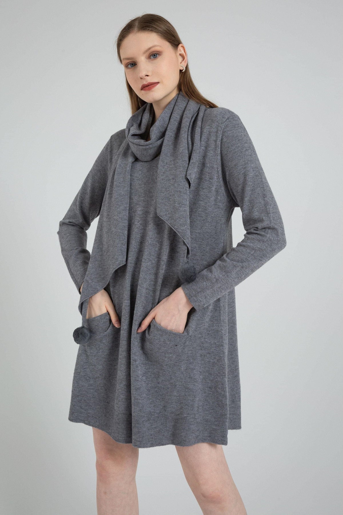 Long-Sleeve Knit Scarf with a Round Neck