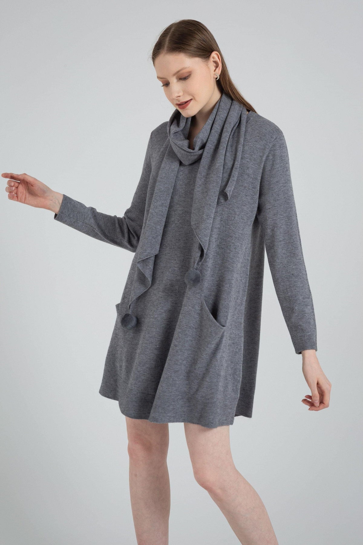 Long-Sleeve Knit Scarf with a Round Neck