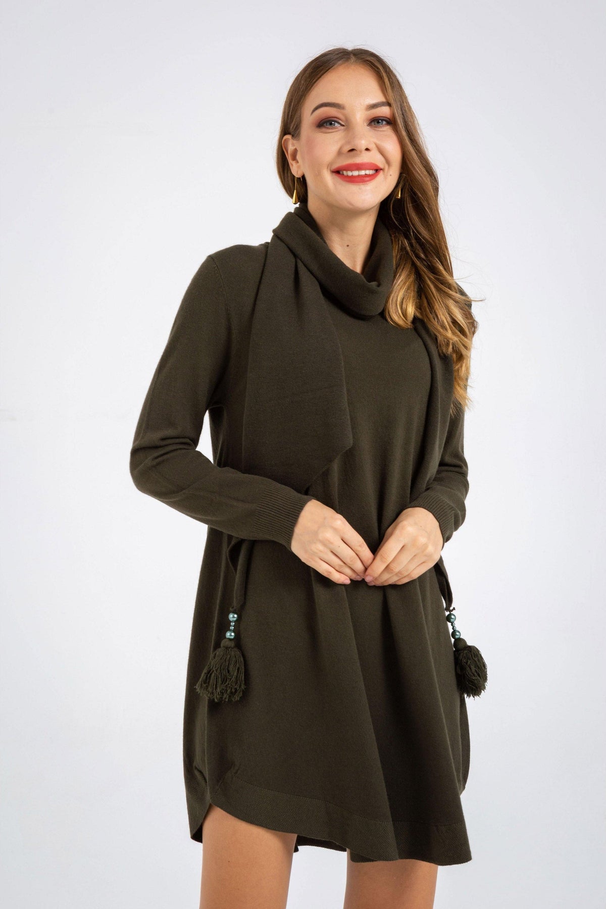Knit Long-Sleeve Scarf with a Round Neck