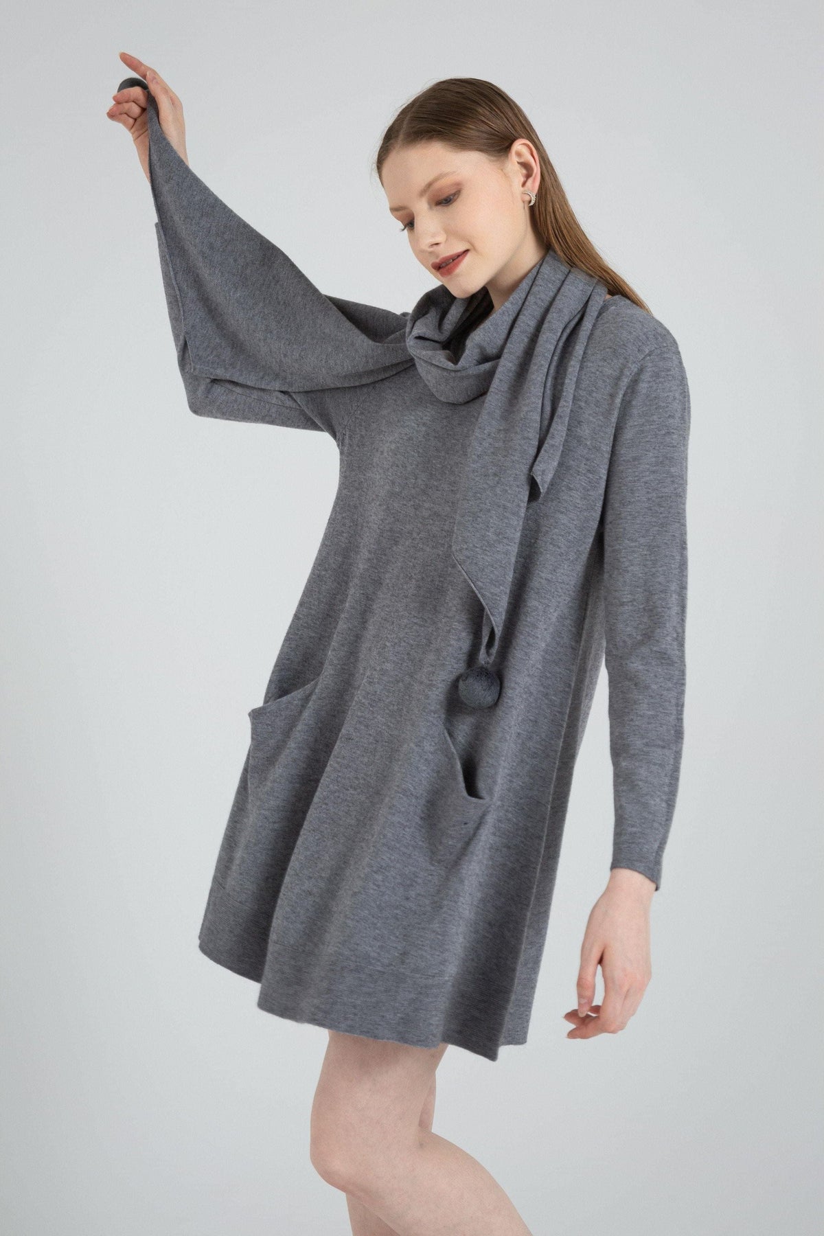 Long-Sleeve Knit Scarf with a Round Neck