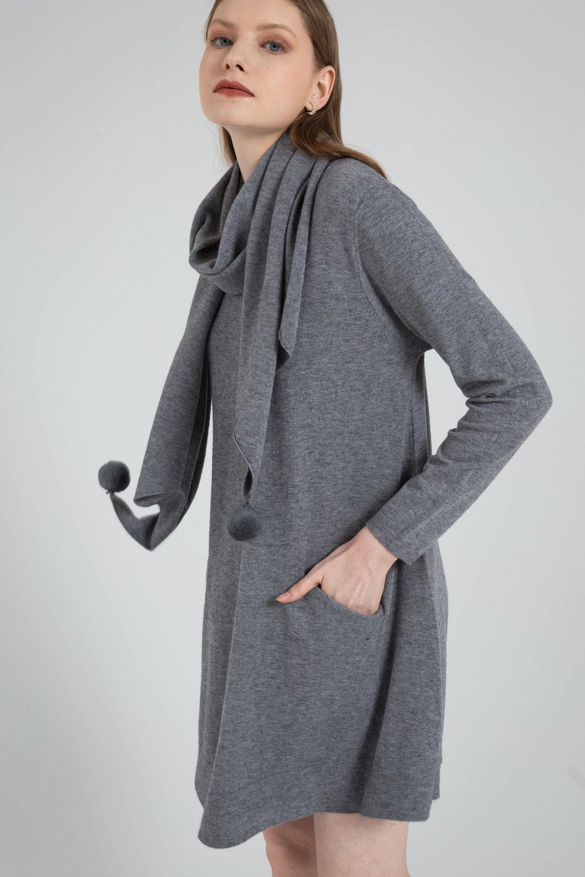 Long-Sleeve Knit Scarf with a Round Neck