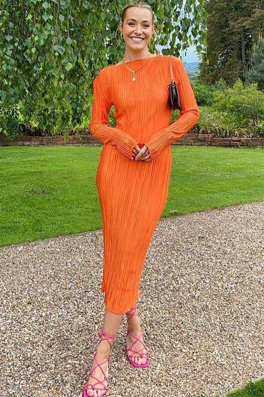 Long-Sleeve Fitted Dress with a Round Neck