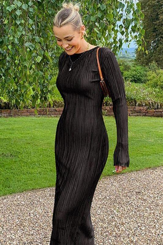 Long-Sleeve Fitted Dress with a Round Neck