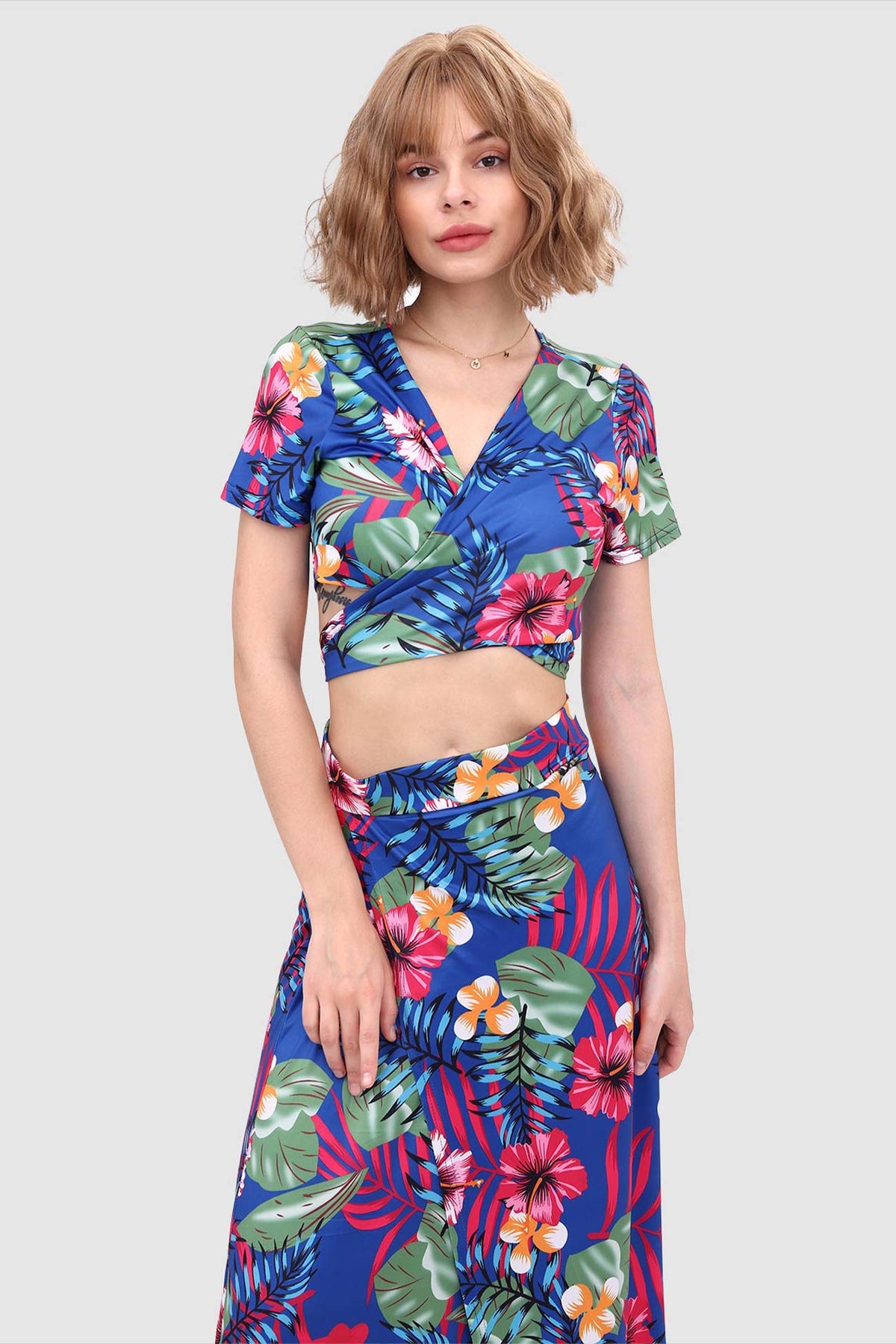 Botanical-Print Two-Piece Set with a V-Neck