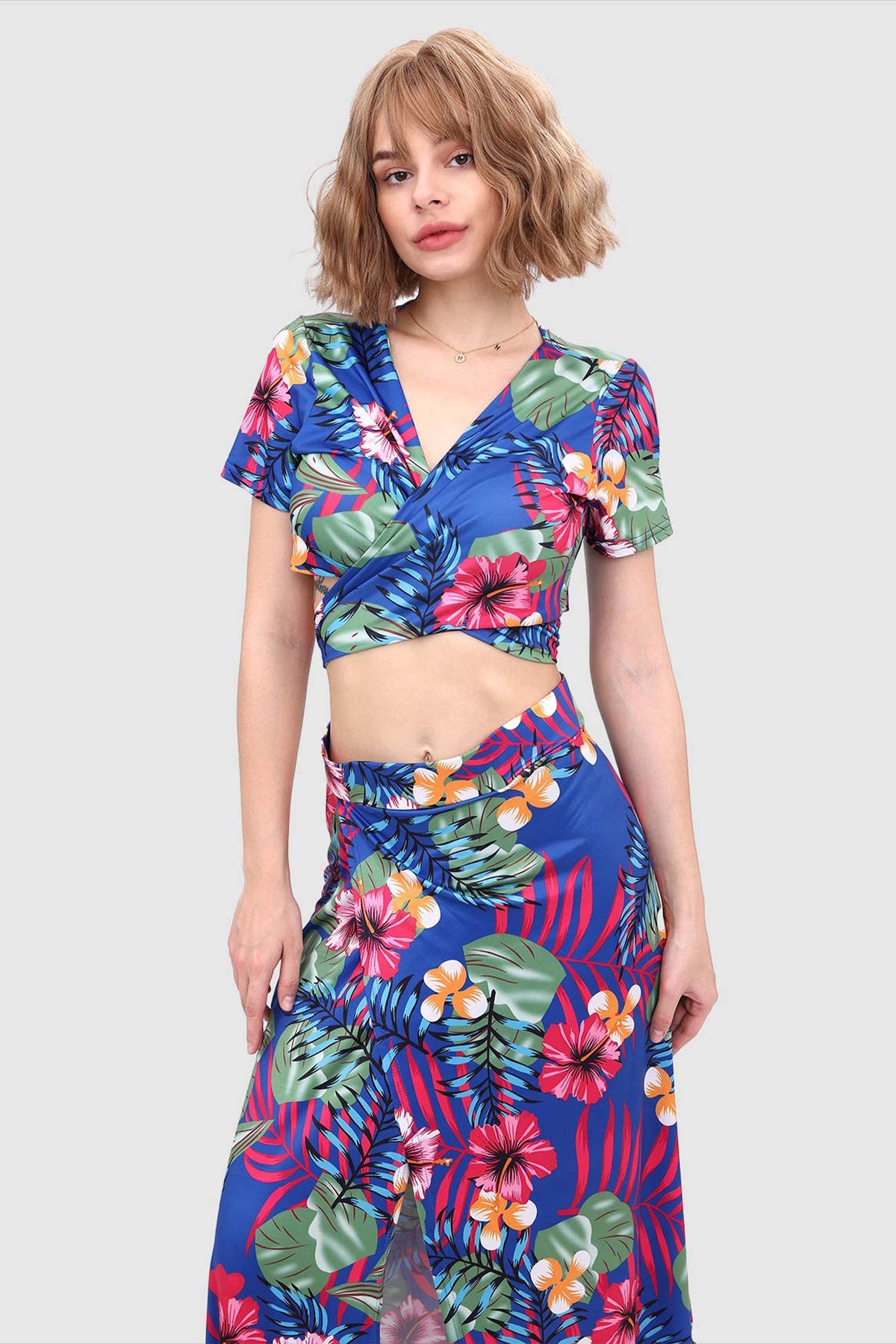 Botanical-Print Two-Piece Set with a V-Neck